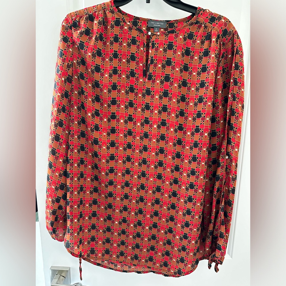 Limited red-orange geometric pattern Medium top like new for Valentine’s Day!